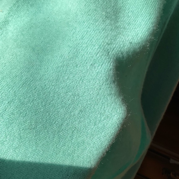 J. Crew Light Green Cashmere Sweater 27” chest 26” length hole see photo - Picture 8 of 8